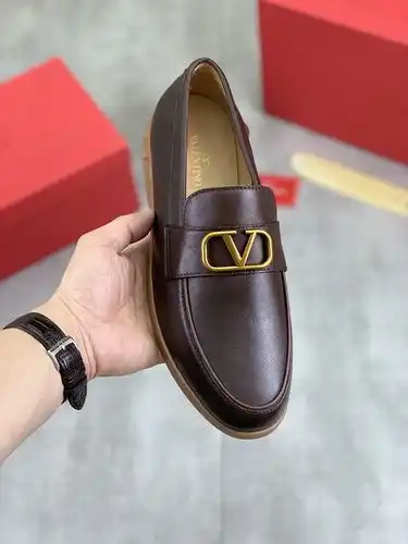 Valentino Mens Edition Código 0327B90 Talla 3844