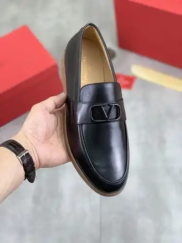 Valentino Mens Edition Código 0327B90 Talla 3844