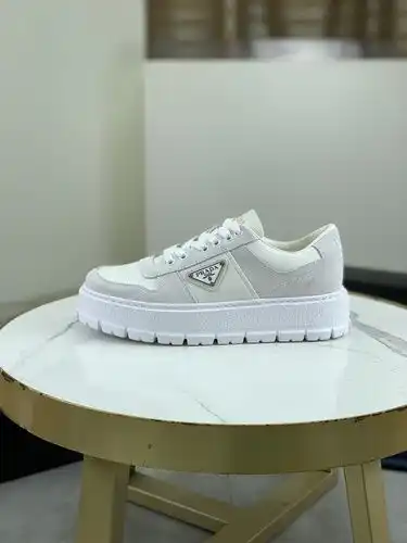 Prada Mens Edition Código 0314D40 Tamaño 3845 45 46 personalizado y no reembolsable