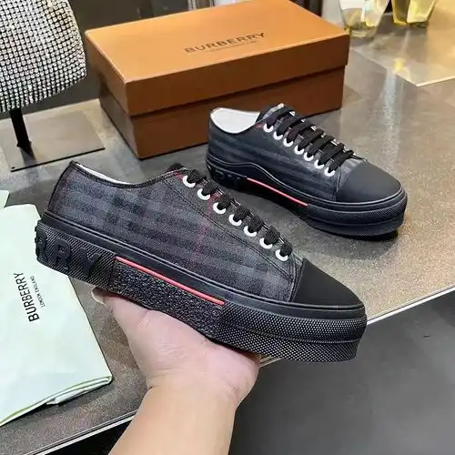 Burberry Código de pareja 0312C00 Tamaño Mujer 3540 Hombre 3945