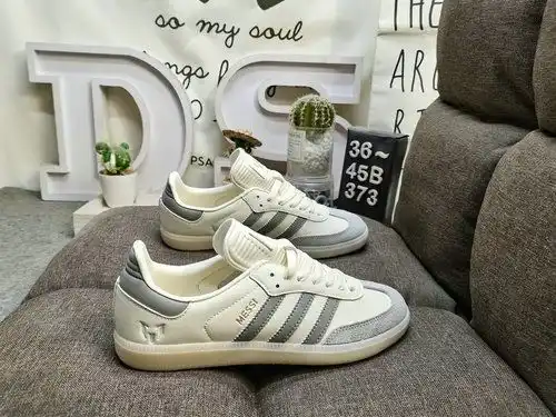 373DAdidas SAMBA MESSI JQ0266: The classic Originals in recent years are made of original suede leat