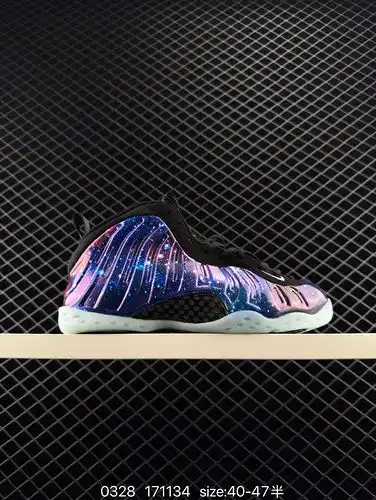 NIKE AIR FOAMPOSITE ONE Spray Foam is a pair of infield guard boots, first released in January 1997.
