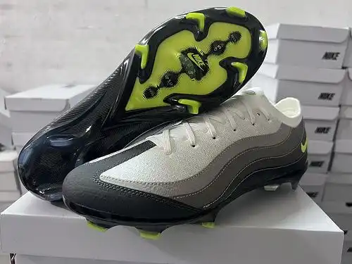 Shipment: Assassin 16th Generation MAX Co branded Football Shoes (39-45)