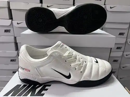 Llegó 3945 Nike T90 Serie MD Bottom IC interior Zapatos de fútbol de fondo plano NIKE T90 IC 3945