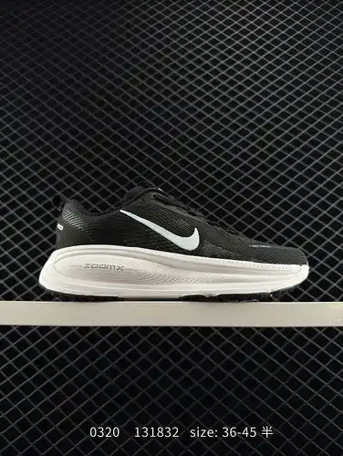 Nike VOMERO 18X Lightweight Running Shoe Company Grade Nike VOMERO 18 Comfortable, Versatile, Anti s