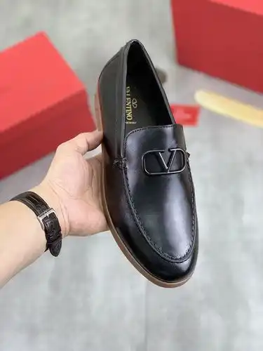 Valentino Mens Edition Código 0327B90 Talla 3844