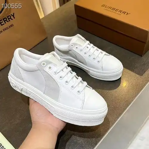 Burberry Código de pareja 0312C00 Tamaño Mujer 3540 Hombre 3945