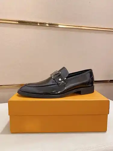 LV Hombre Código 0321C00 Tamaño 3844 Personalizable 45
