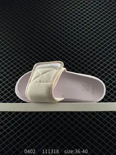 90 FILA DONUT Serie moderna fondo grueso casual antideslizante una palabra zapatillas Código 111318 