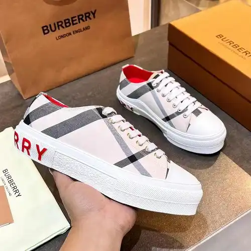 Burberry Código de pareja 0312C00 Tamaño Mujer 3540 Hombre 3945