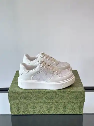 Gucci Mens Edition Código 0318B90 Tamaño 3844 45 46 personalizado