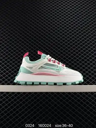 Nike/Nike uses engineered mesh with yarn reinforcement to support the upper, ultra soft and highly e
