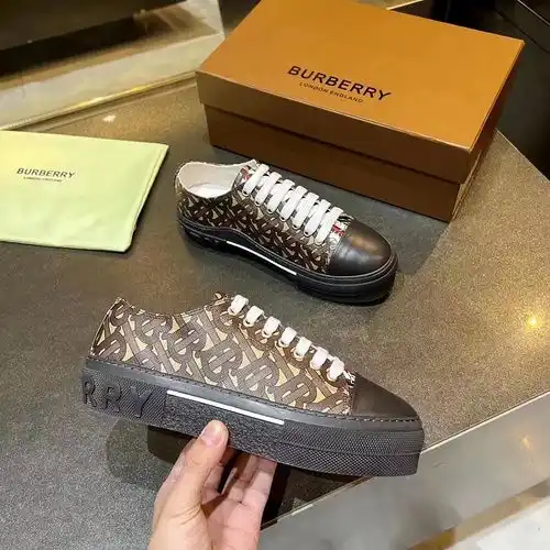 Burberry Código de pareja 0312C00 Tamaño Mujer 3540 Hombre 3945