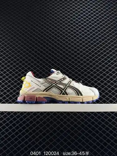 Los zapatos AsicsAsics para hombres y mujeres son de tamaño medio con una parte superior de malla tr
