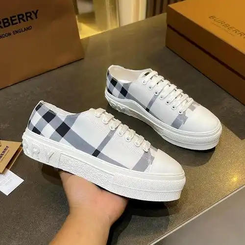 Burberry Código de pareja 0312C00 Tamaño Mujer 3540 Hombre 3945