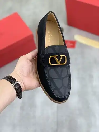 Valentino Mens Edition Código 0327B90 Talla 3844