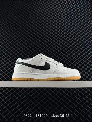 The Nike Sb Dunk Low Pro unisex sports shoe is a retro board shoe that allows you to take bold steps
