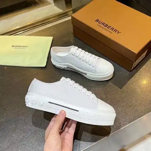 Burberry Código de pareja 0312C00 Tamaño Mujer 3540 Hombre 3945