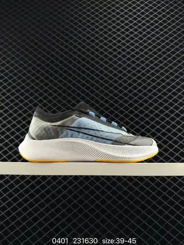company level ✅ The Nike Zoom Fly 3 ultra light casual cushioned carbon plate running shoe is equipp