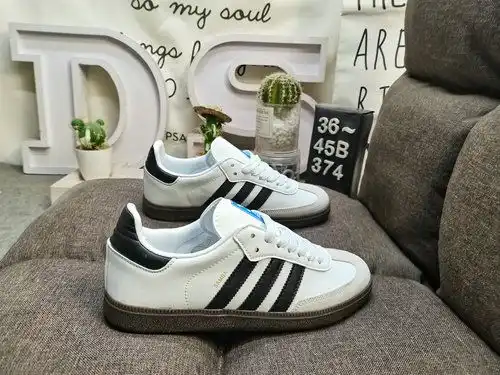 374DAdidas SAMBA OG's classic Originals in recent years are made of genuine suede leather, featuring
