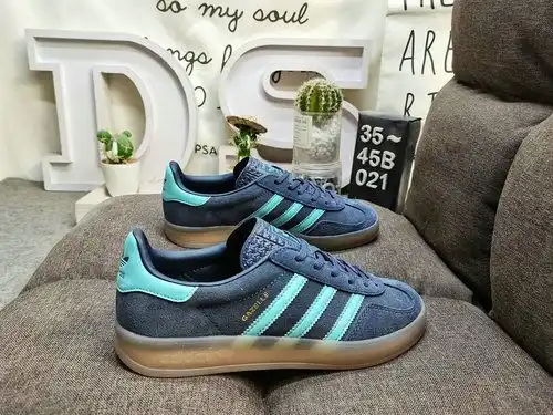 021D Adidas Gazelle Indoor JI2587 casual, wear-resistant, lightweight, low top board shoes. This Adi