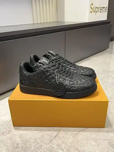 LV Hombre Código 0318B Tamaño 3844 45 personalizado