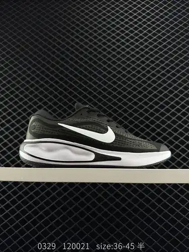 True label ✅ The Nike Journey Run running shoes use a new type of cushioning material with a slightl