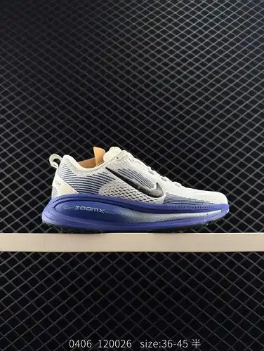 company level ✅ The Nike VOMERO 18 is a comfortable, shock-absorbing, and non slip low top running s