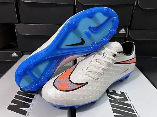 (Arrived 39-45) Nike Hypervenom Phantom FG, the first generation football shoes of Nike Poison Bee
