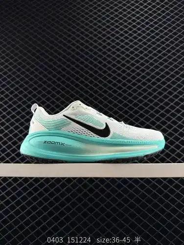 True label ✅ The Nike VOMERO 18 is a comfortable, shock-absorbing, non slip low top running shoe wit