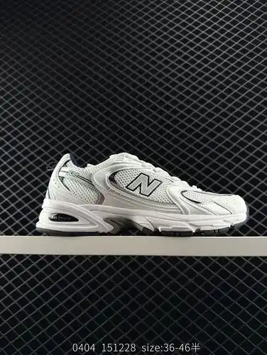 New BalanceNew Balance zapatos para hombres y mujeres están disponibles en tamaño medio con una comb