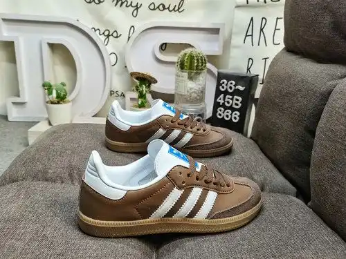 866DAdidas SAMBA OG IE3437: The classic Originals in recent years are made of original suede leather