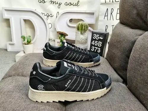 373DAdidas PNS SUPERSTAR IE8879 adopts a combination of suede and breathable mesh fabric upper mater