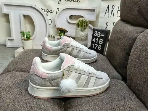 178DAdidas Campus 00s JR42 incorporates elements of Tokyo hip-hop culture, creating the Tokyo Energy