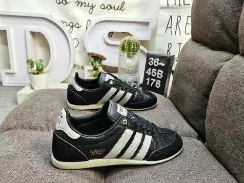178D ✅ Retro and avant-garde have taken over, and the British designer brand Wales Bonner x Adidas W