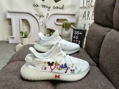 173D company level explosive series Adidas Yeezy 350 Boost V2 first release exposed foreign trade cu