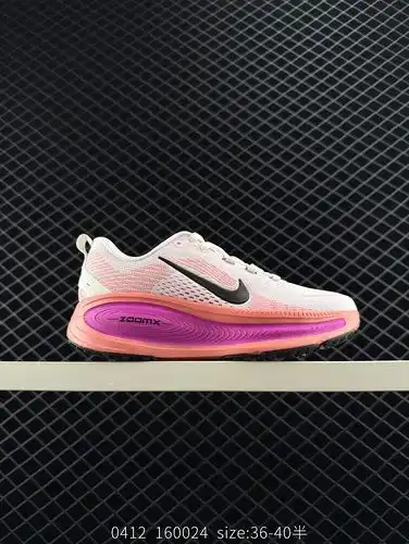 True label ✅ The Nike VOMERO 18 is a comfortable, shock-absorbing, non slip low top running shoe wit