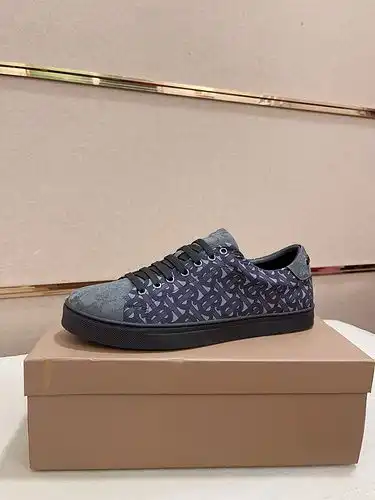 Burberry Mens Edition Código 0407B50 Tamaño 3844 45 Personalizado
