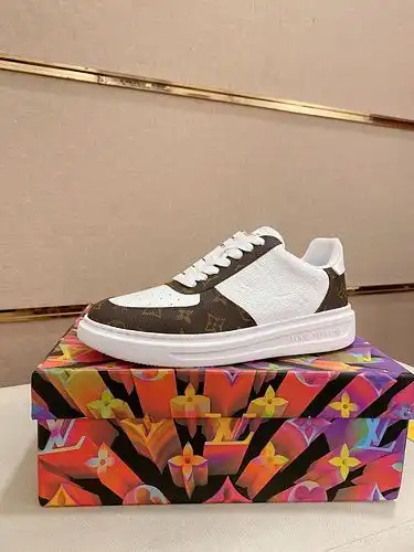 LV Código Hombre 0407C00 Talla 3844