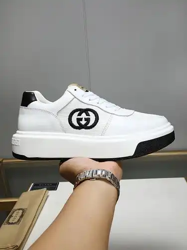 Gucci Mens Edition Código 0409B Tamaño 3844 Tamaño personalizable 45 no reembolsable