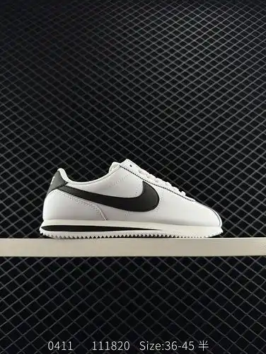 company level ✅ The Nike Classic Cortez is a lightweight and comfortable men's classic running shoe.