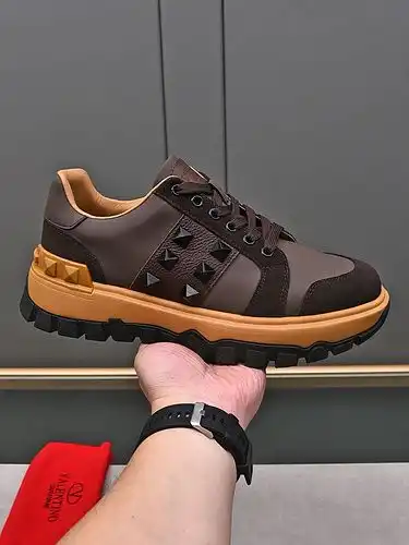 Valentino Mens Edition Código 0409B50 Tamaño 3844 Tamaño personalizable 45 no reembolsable