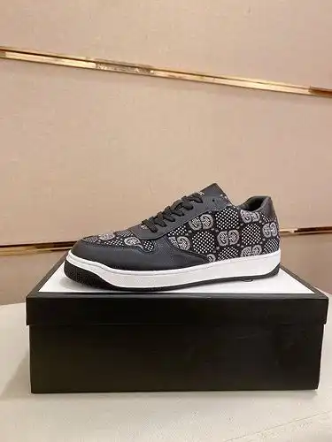 Gucci Hombres Código de Estilo 0407B30 Tamaño 3844 Personalizable 45 no reembolsable