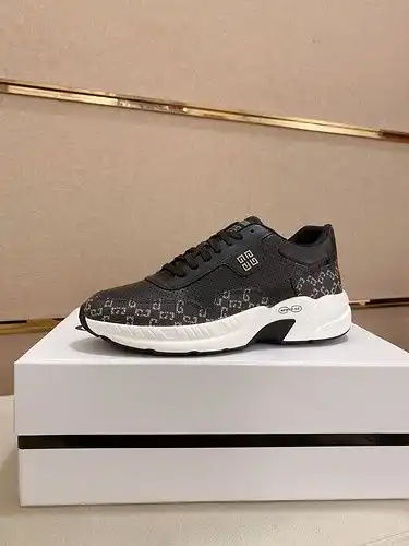 Givenchy Mens Edition Código 0407C40 Talla 3844