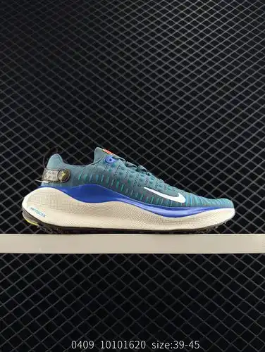 True label ✅ The Nike REACTX INFINITY RUN 4 marathon running shoe features a lightweight upper and a