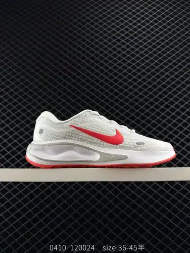The Nike Journey Run running shoes use a new type of cushioning material with a slightly tough feel 
