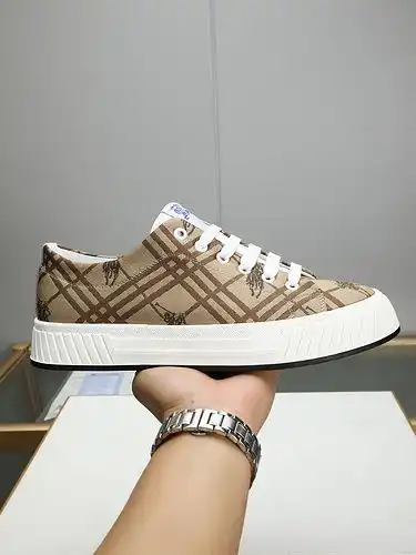 Burberry Mens Edition Código 0409B20 Talla 3844 Talla 45 personalizable no reembolsable