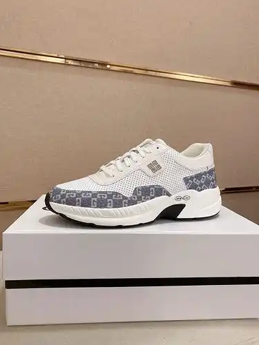 Givenchy Mens Edition Código 0407C40 Talla 3844