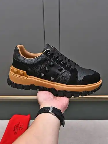 Valentino Mens Edition Código 0409B50 Tamaño 3844 Tamaño personalizable 45 no reembolsable