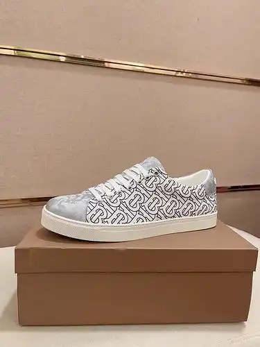 Burberry Mens Edition Código 0407B50 Tamaño 3844 45 Personalizado